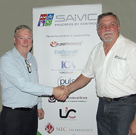 Bill Peet of Swagelok (left) being thanked by chairman Hennie Prinsloo 
after the presentation.